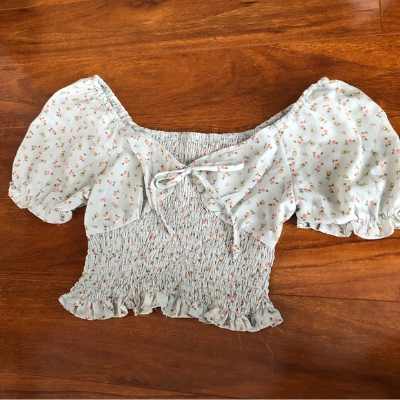 Brand New Never Worn - Blue Floral Print Shirred Crop Top - Picture 2 of 3